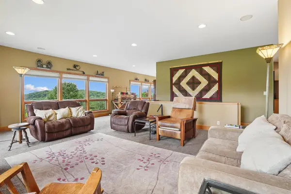 2229 Pole Line RD, Decorah, IA 52101