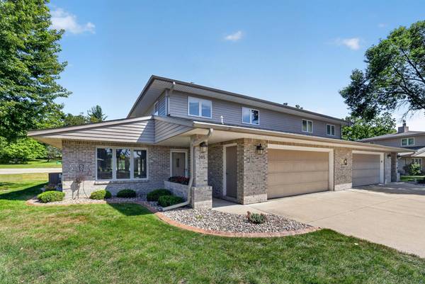 305 Salem Point DR SW, Rochester, MN 55902