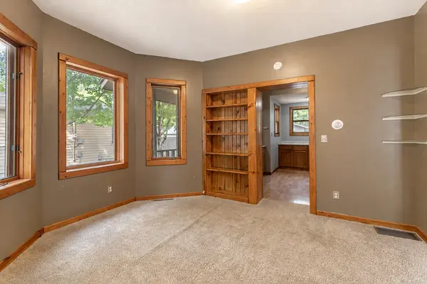 1008 Quincy ST, North Mankato, MN 56003
