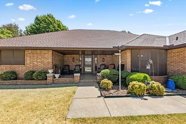 826 S Ebeling DR, Mustang, OK 73064
