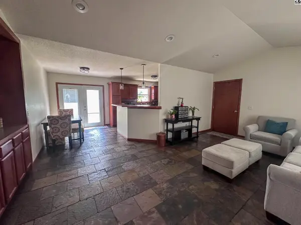 605 W 10th St, Pratt, KS 67124