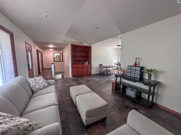 605 W 10th St, Pratt, KS 67124