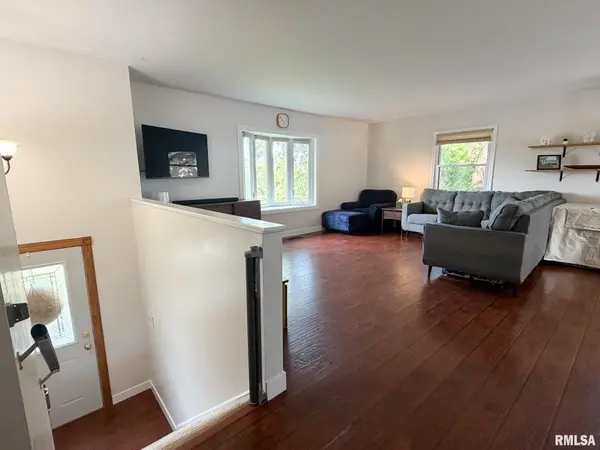 906 LAKE RD, Eureka, IL 61530