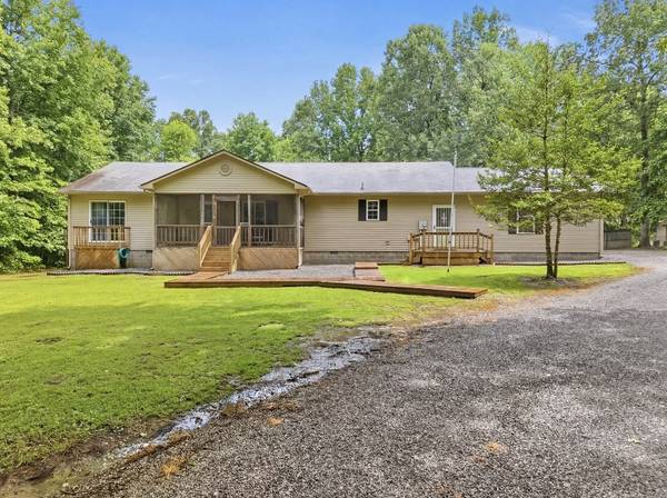 3291 Cumberland Lakes Dr, Monterey, TN 38574