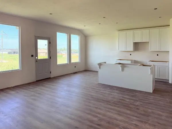 719 W Brook Hollow RD, Nixa, MO 65714