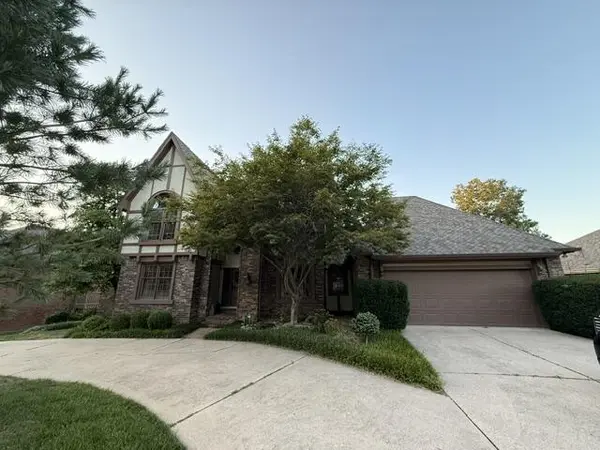 1921 E Nottingham ST, Springfield, MO 65804