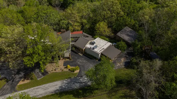 381 W Guin RD, Nixa, MO 65714