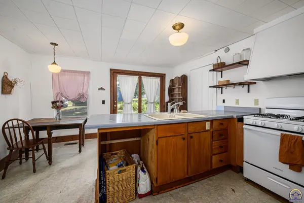 906 Sycamore ST, Valley Falls, KS 66088
