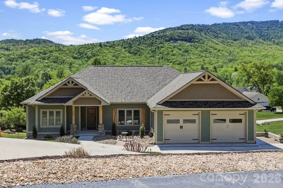 141 N Crab Meadow DR, Hendersonville, NC 28739