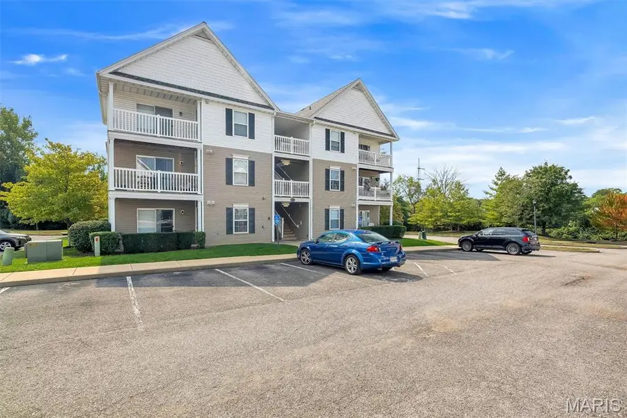 9733 Crayford RD #9E, St Louis, MO 63123