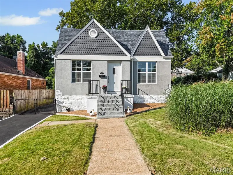 104 Shetland DR, St Louis, MO 63125