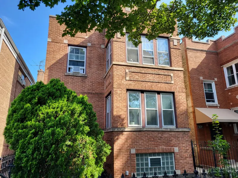 4140 W BARRY AVE, Chicago, IL 60641