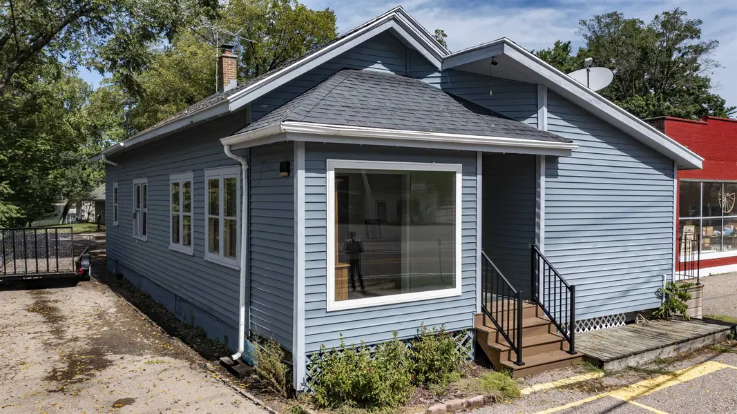N2745 HWY QQ, Waupaca, WI 54981-9181