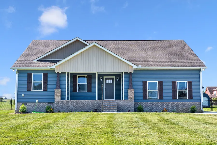 441 Richland Farms Dr, Manchester, TN 37355