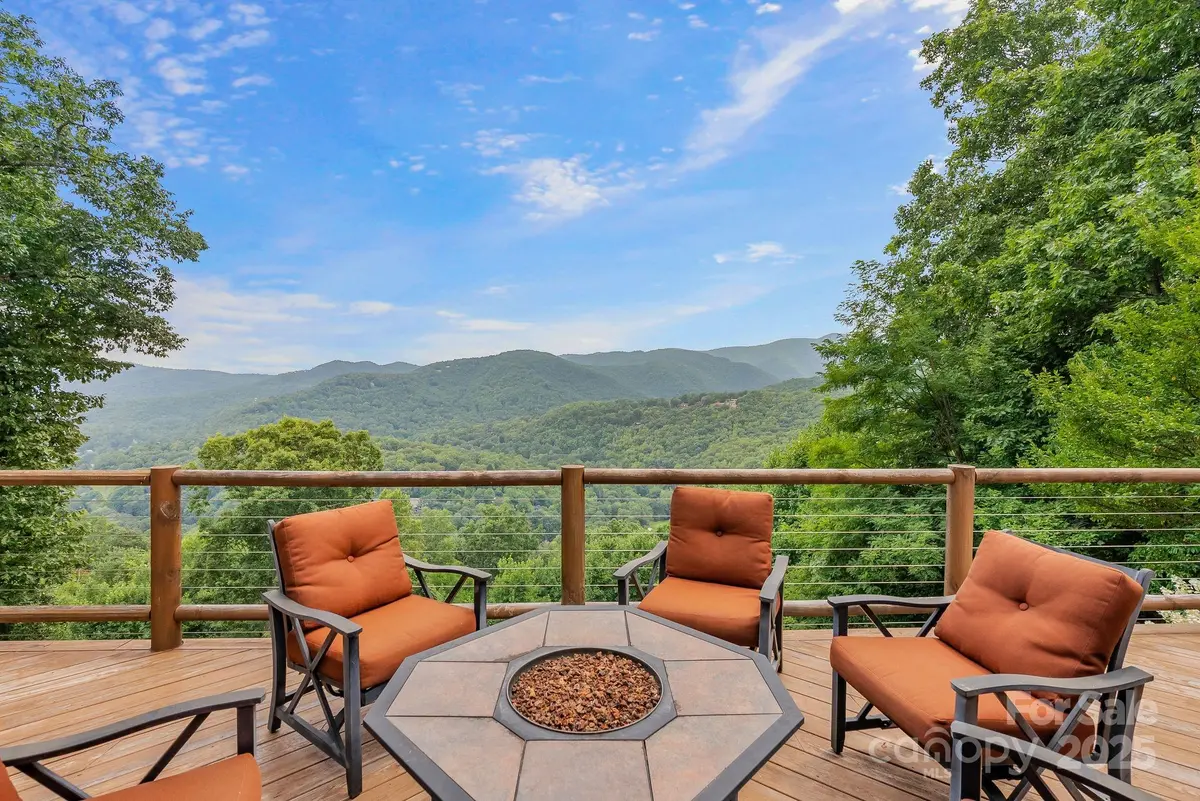 90 Forest Ridge RD, Burnsville, NC 28714
