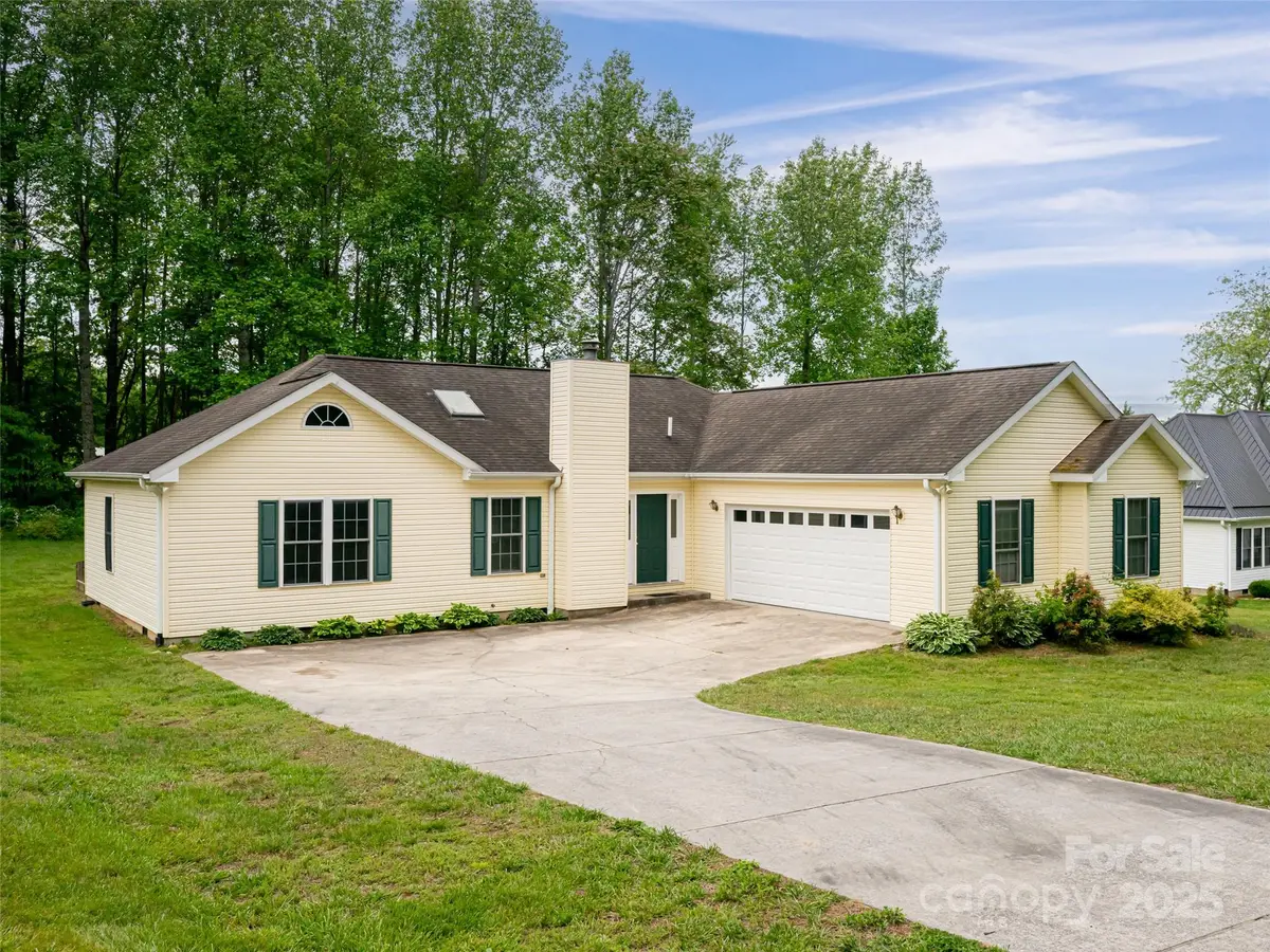 88 Star Point DR, Hendersonville, NC 28792