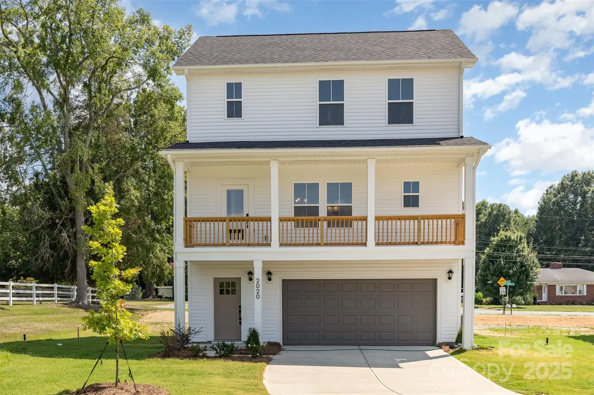 2063 Sadler Woods LN, Charlotte, NC 28214