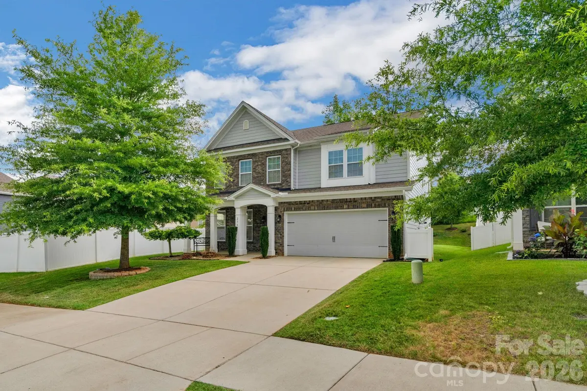 236 Robinwood LN, Lake Wylie, SC 29710
