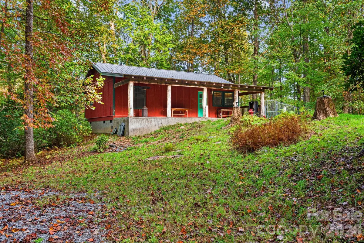 206 Willow LN, Rosman, NC 28772