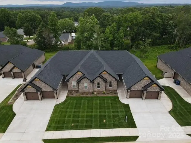 3361 48th AVE NE #20A, Hickory, NC 28601
