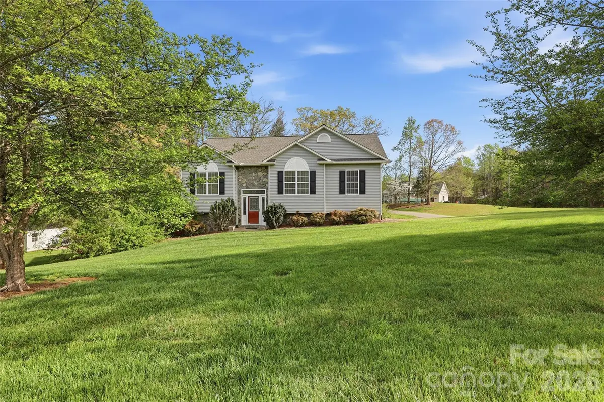 552 Meadowridge DR, Taylorsville, NC 28681
