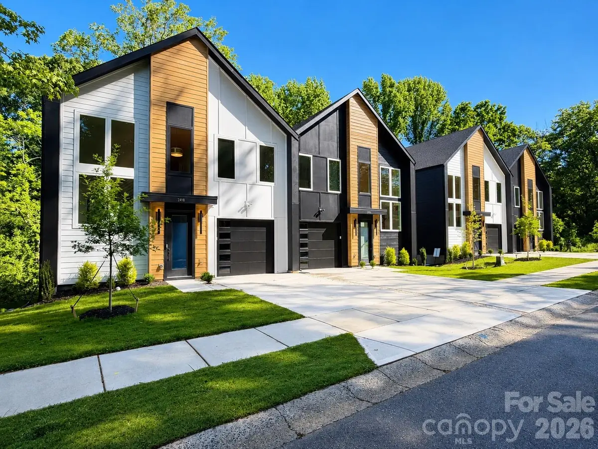 2418 Crestview DR, Charlotte, NC 28216