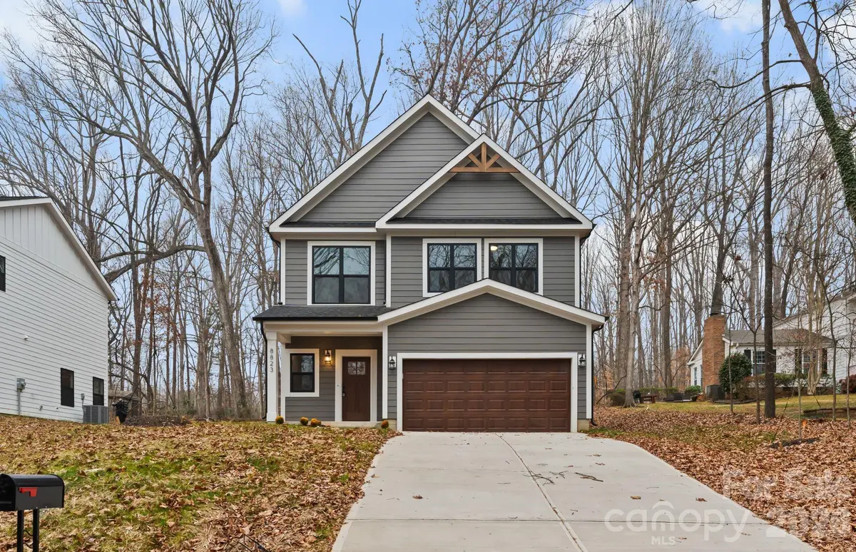 8823 Dogwood DR, Charlotte, NC 28215