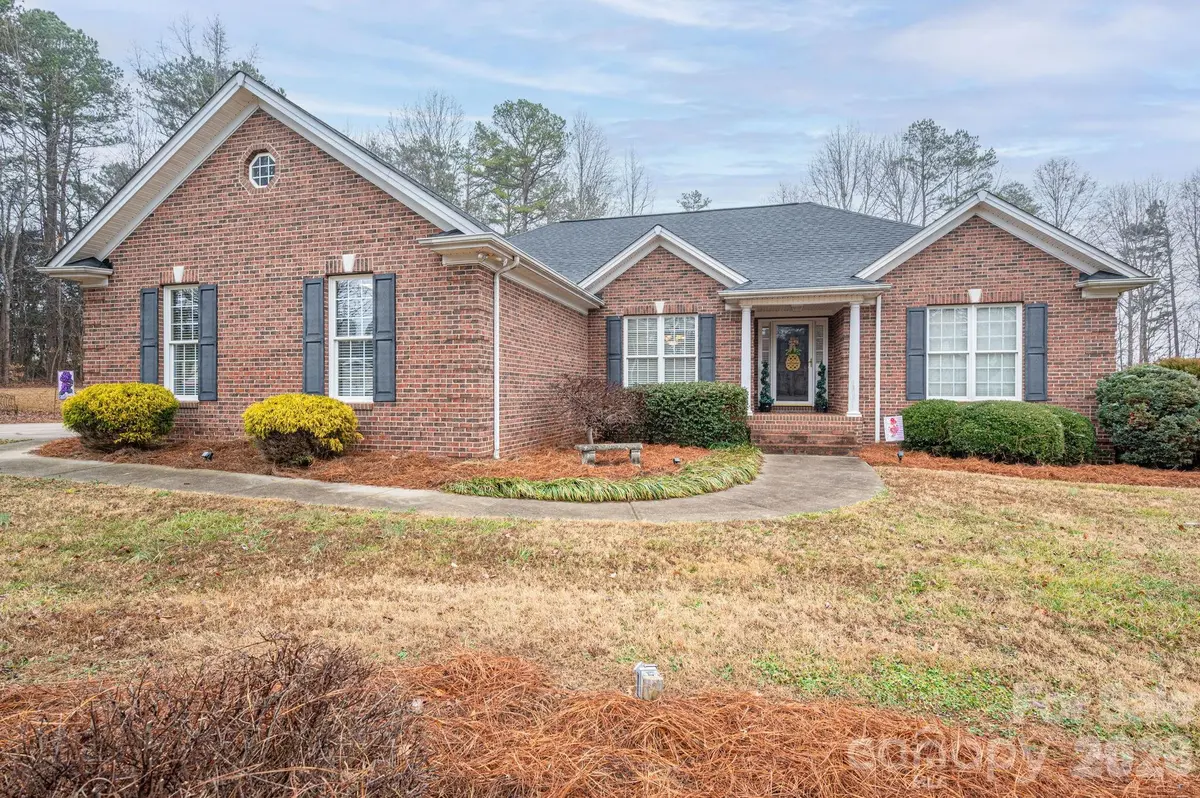 107 Farmwood DR, Cherryville, NC 28021