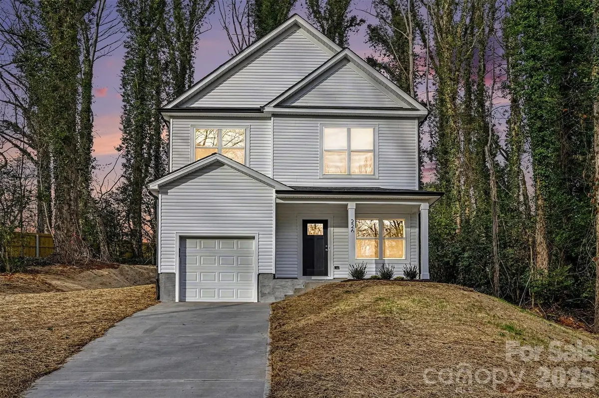226 Oak CIR, Newton, NC 28658