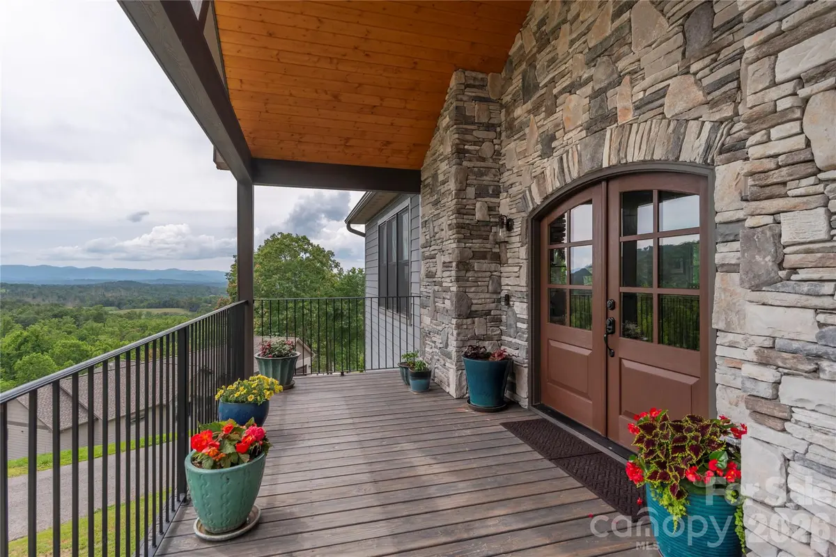 24 Herron View LN, Weaverville, NC 28787
