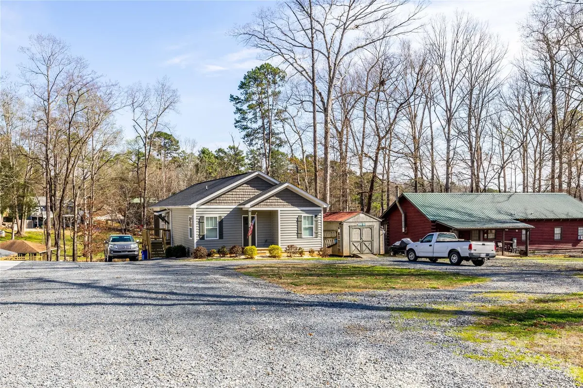 194 Hattaway CIR, Mount Gilead, NC 27306