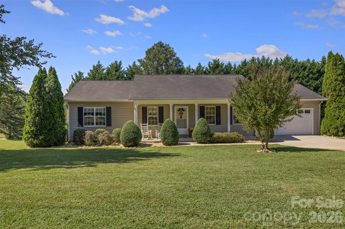 1254 Heritage Farm RD, Hickory, NC 28601