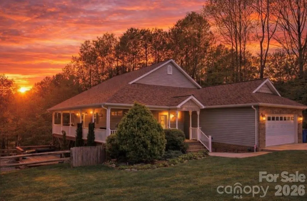 5106 Hanging Rock CT, Hickory, NC 28601