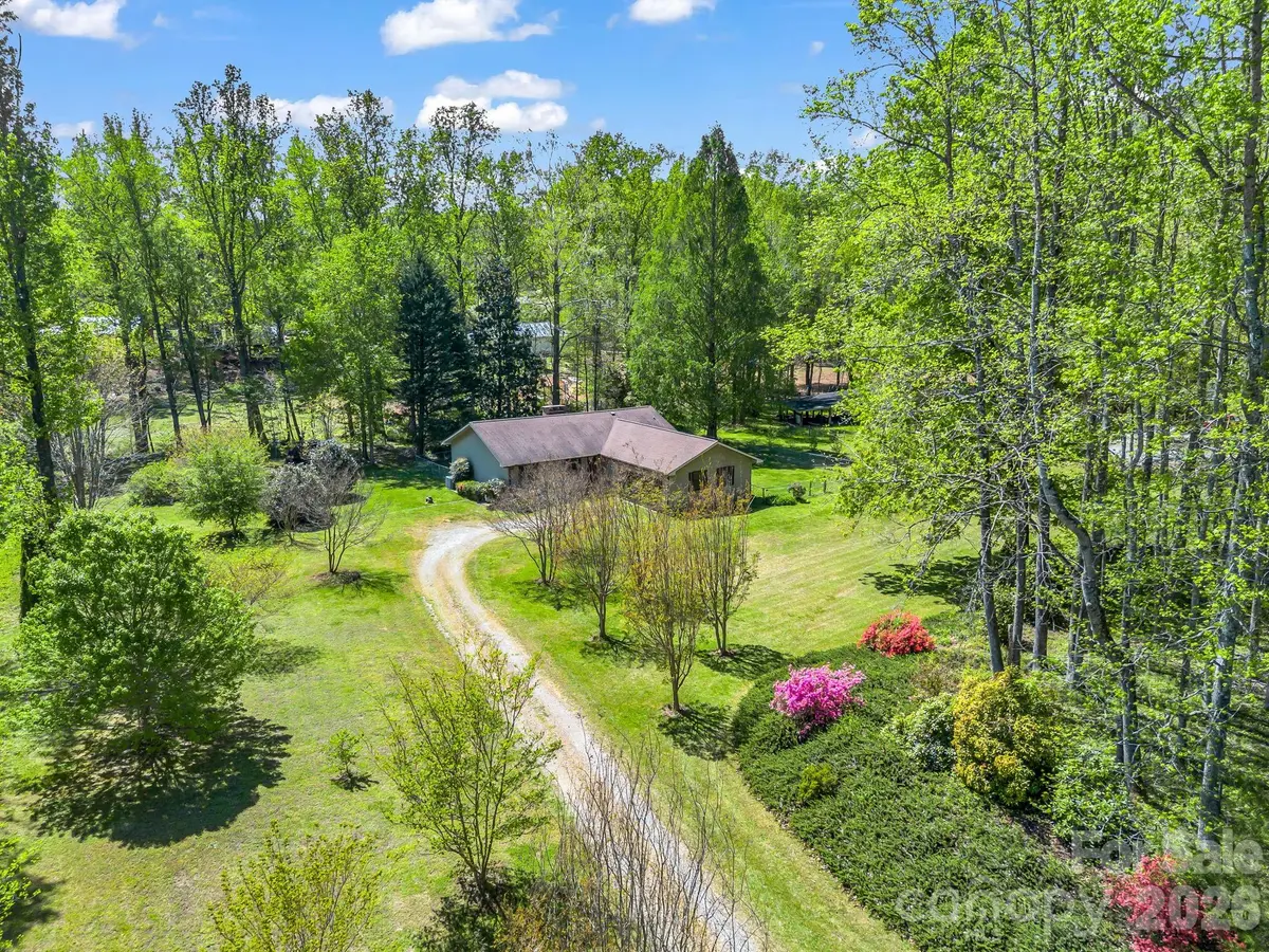 80 Fox Briar DR, Columbus, NC 28722