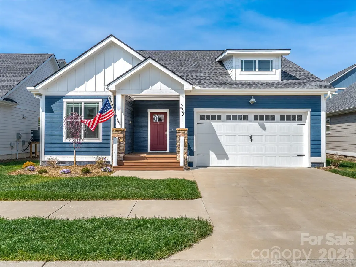 237 Leyland CIR, Hendersonville, NC 28792