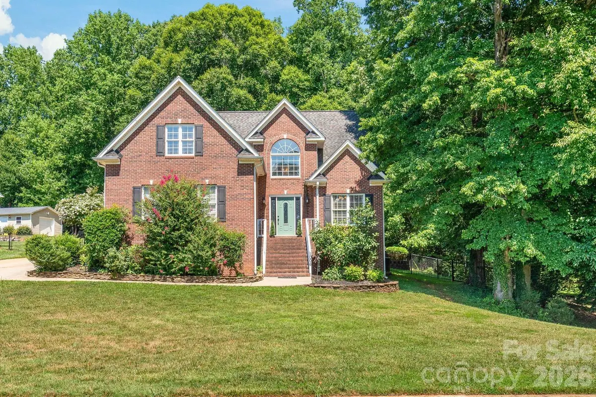 1006 Strawberry LN, Gastonia, NC 28054