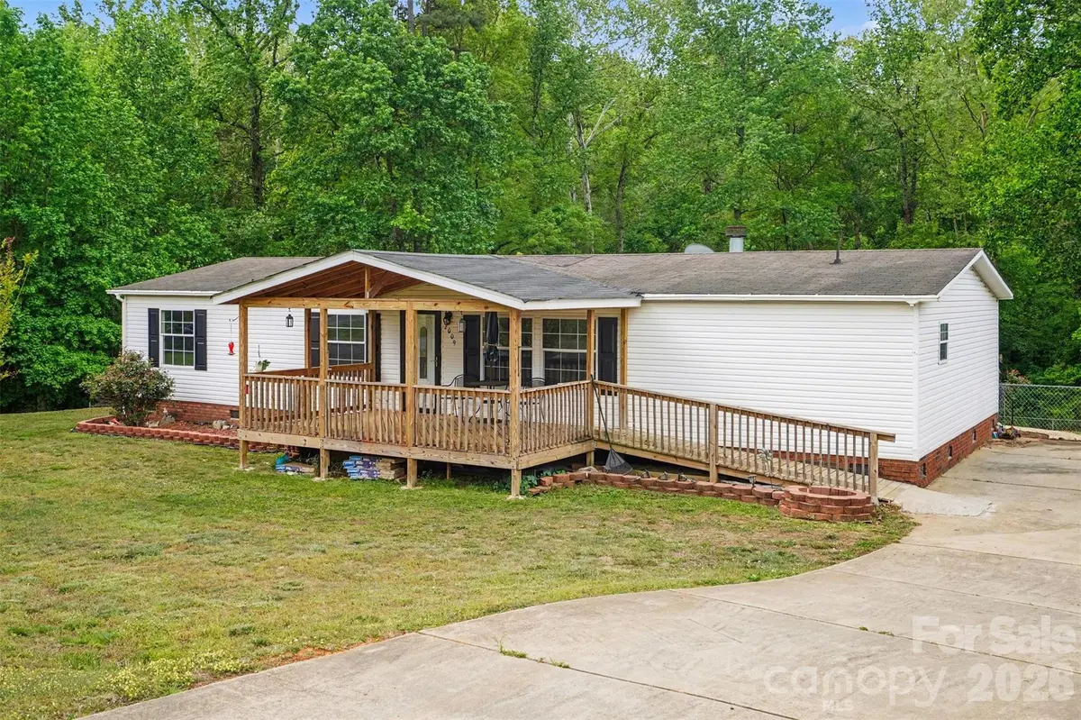 2009 Rocky Creek LN, Dallas, NC 28034