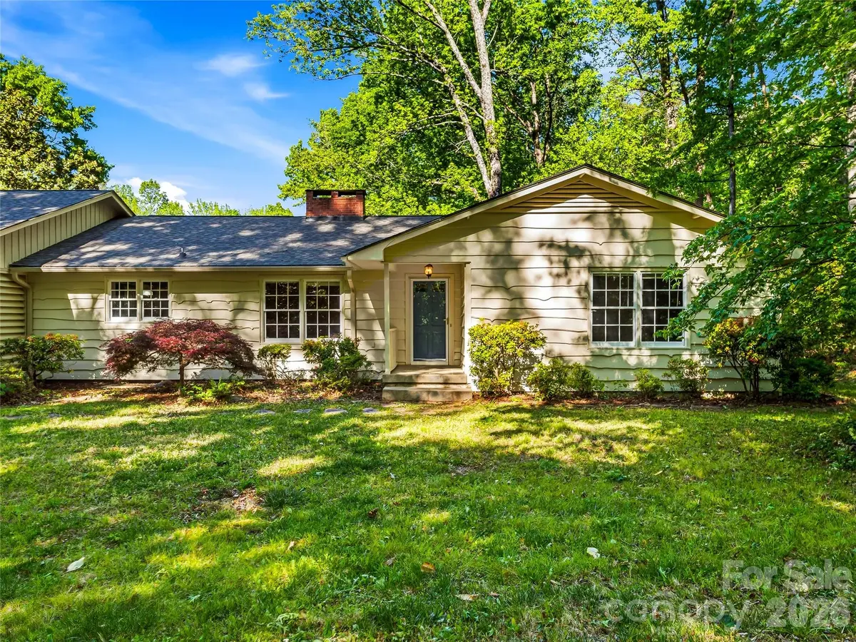 100 Hummingbird LN, Columbus, NC 28722