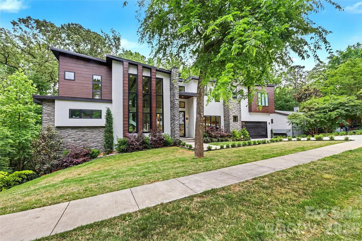2810 Huntingtowne Farms LN, Charlotte, NC 28210