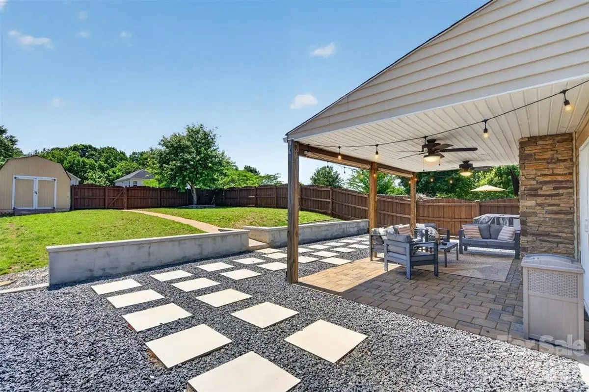 8007 Rolling Meadows LN, Huntersville, NC 28078