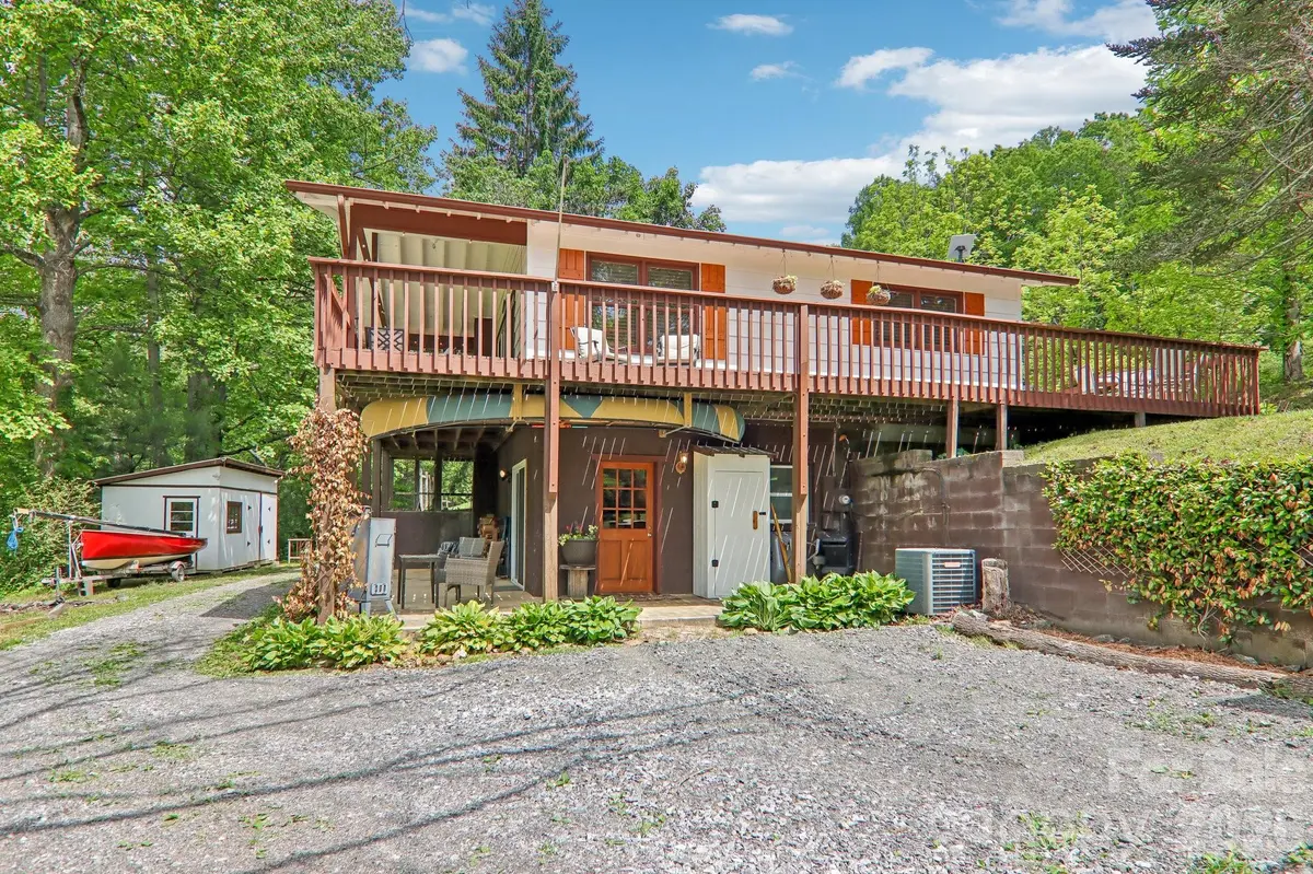 34 Lindsey Hill LN, Zirconia, NC 28790