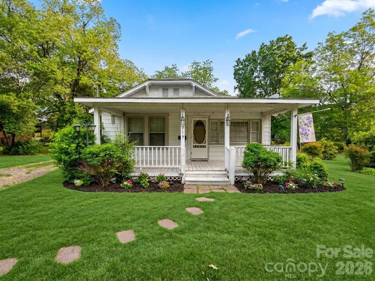 718 Pine ST, Cheraw, SC 29520
