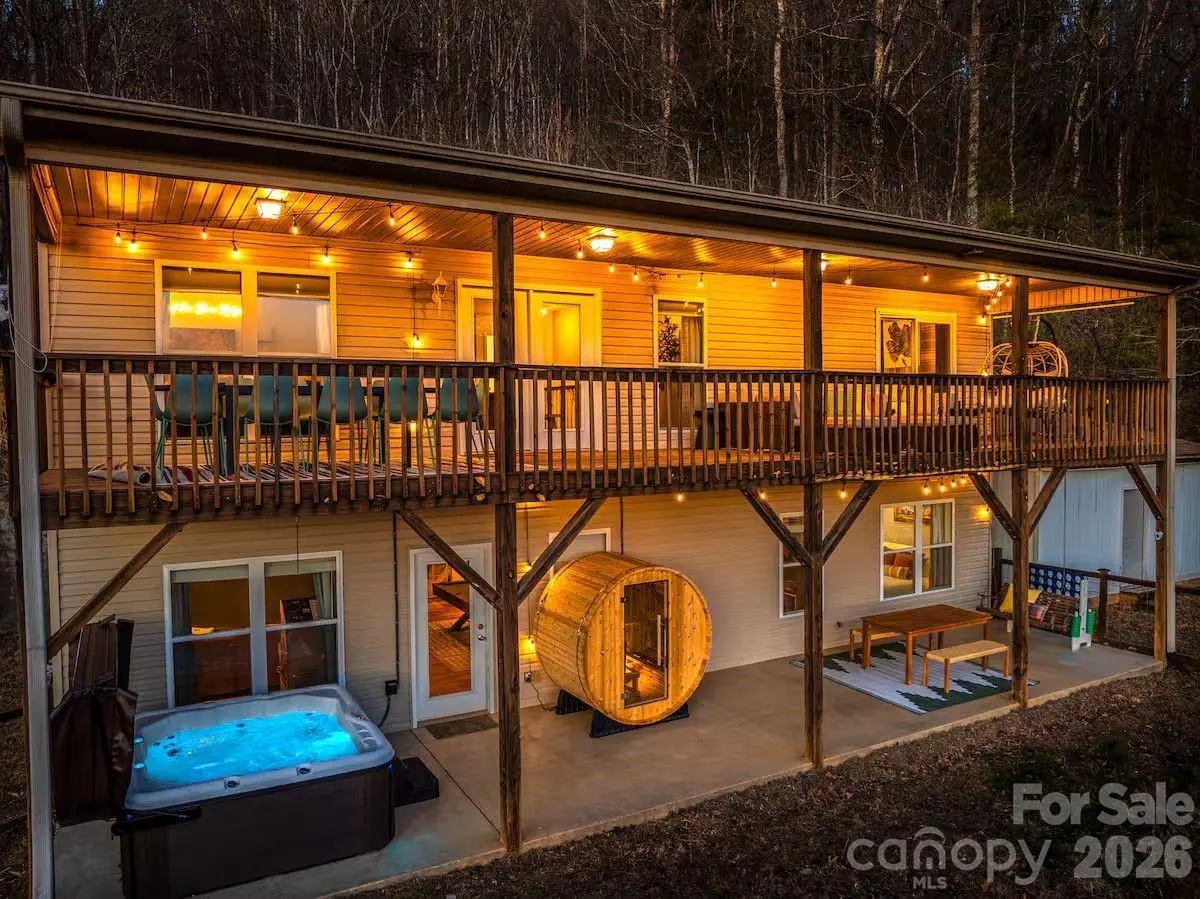 36 Wineberry LN, Asheville, NC 28803