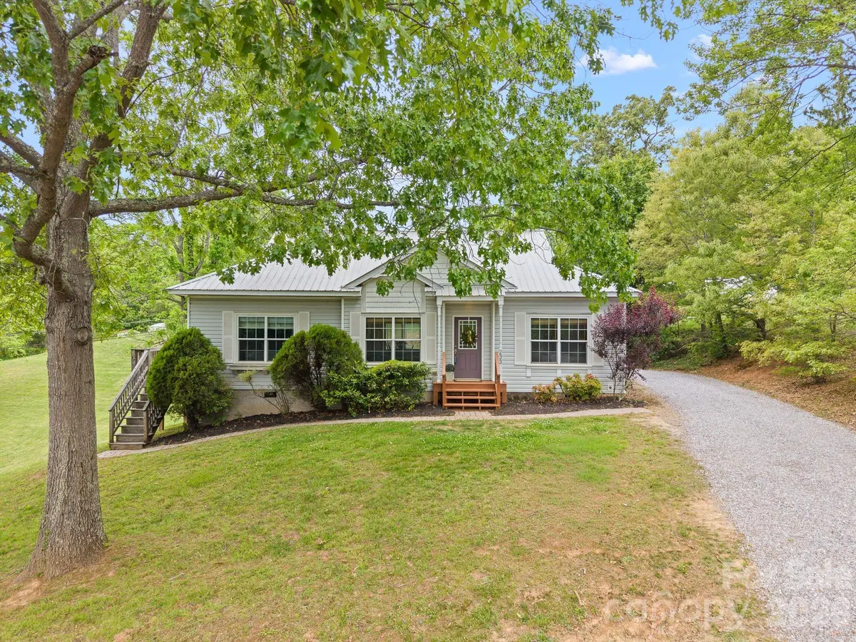 233 Thompson Cove RD, Clyde, NC 28721
