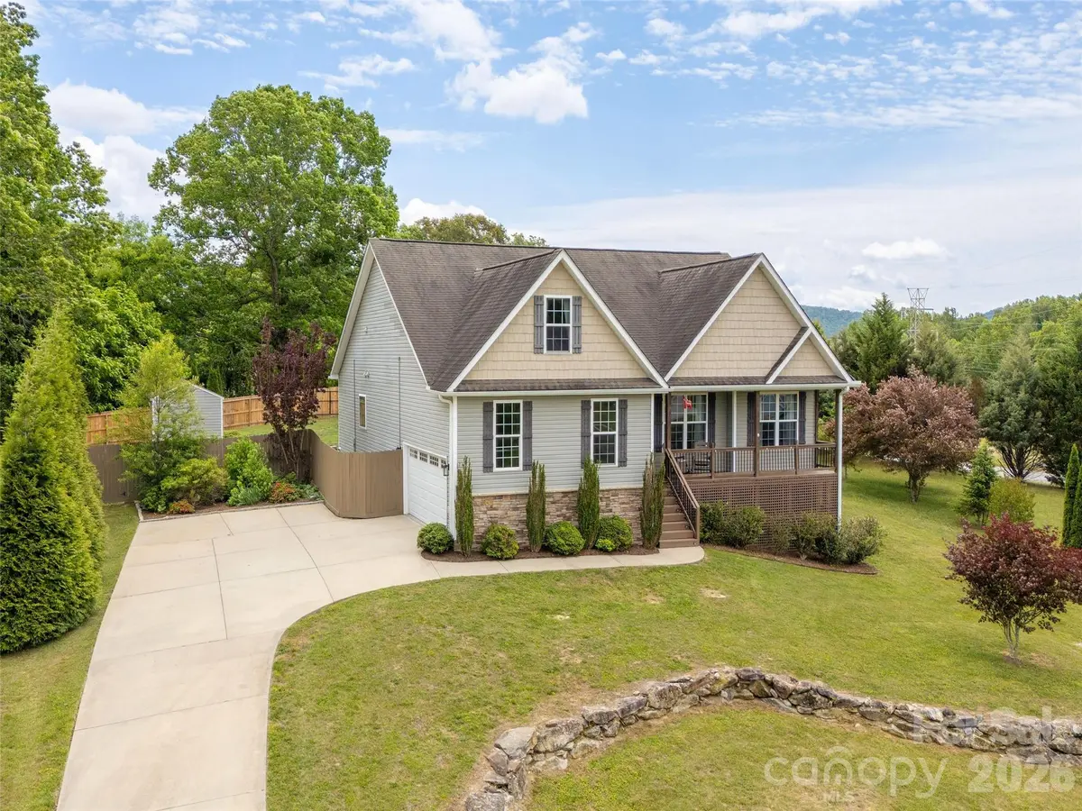 132 Beck Creek CIR, Flat Rock, NC 28731