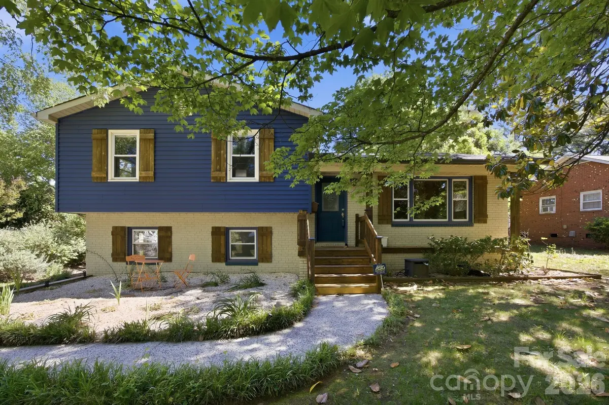 1941 Bentley PL, Charlotte, NC 28205