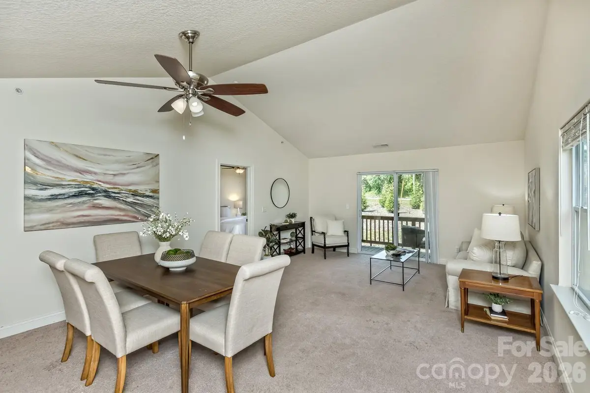 123 Foxden DR #204, Fletcher, NC 28732