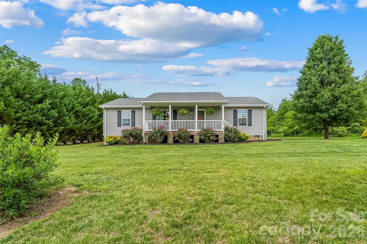 1498 Salem RD, Morganton, NC 28655