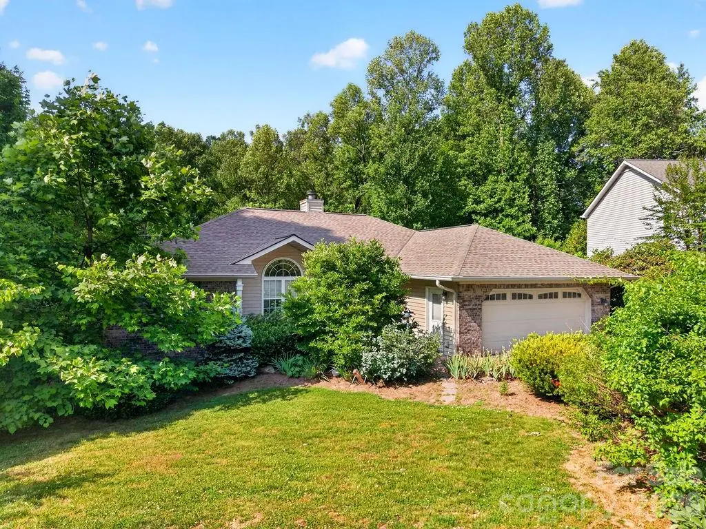 7 Firestone CT, Etowah, NC 28729