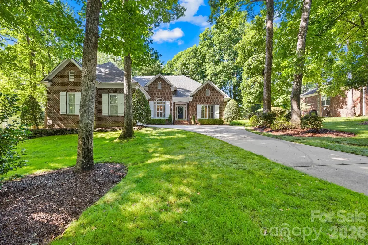 138 Woodstream CIR, Mooresville, NC 28117
